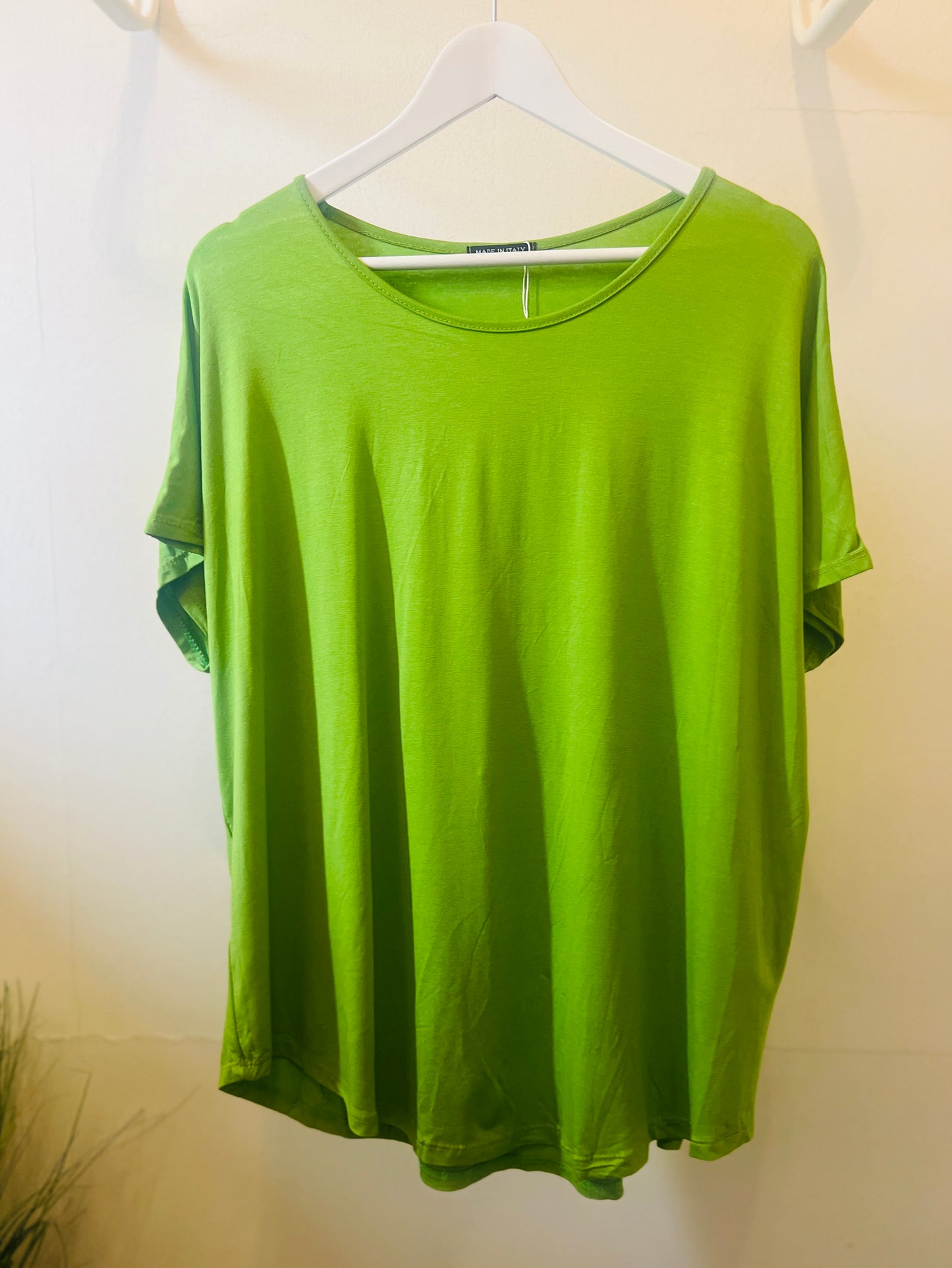 Bouti Basic Tee Lime Green
