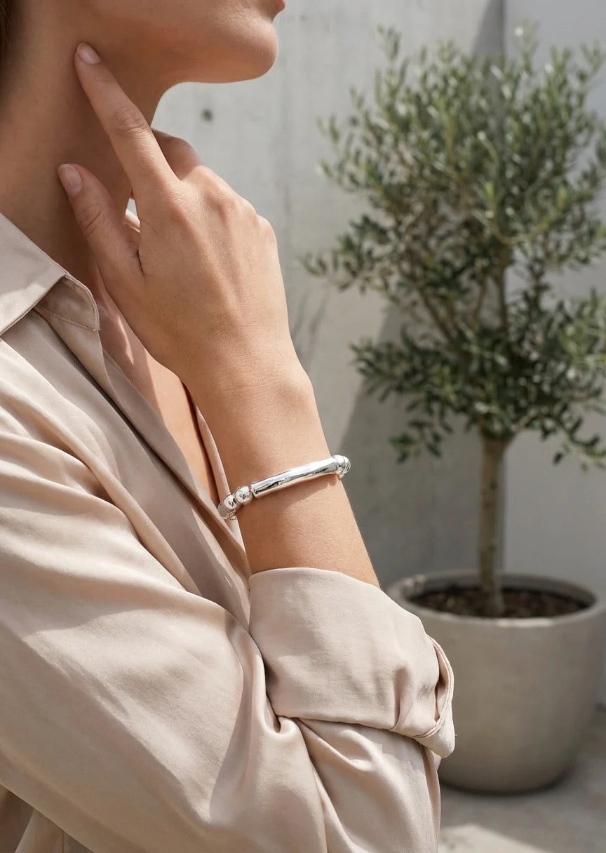 Envy Silver stretch bar and ball bangle