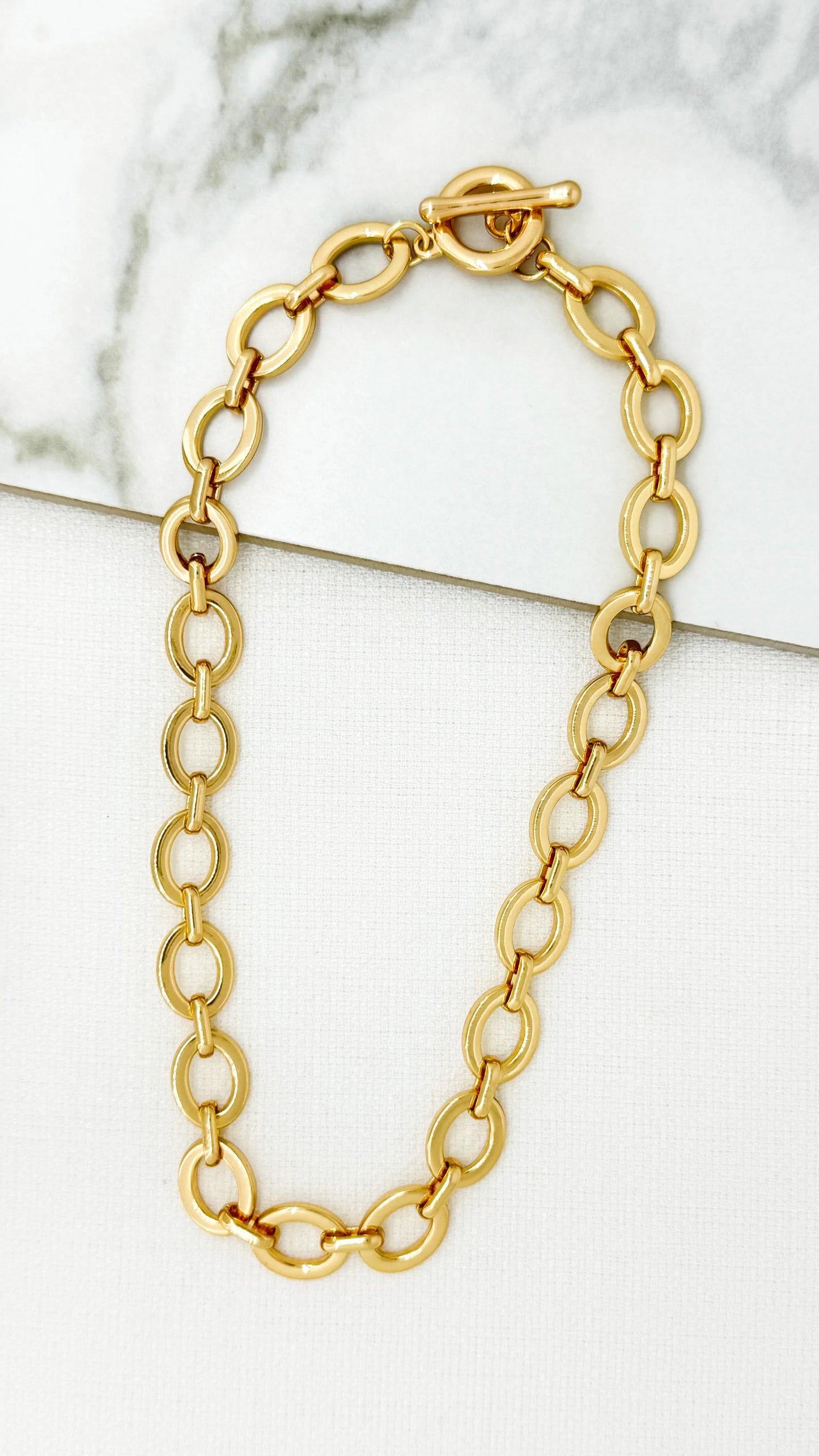 Envy Short gold large oval link necklace