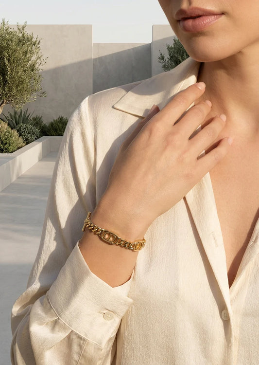 Envy Gold flat chain T-bar bracelet with link design