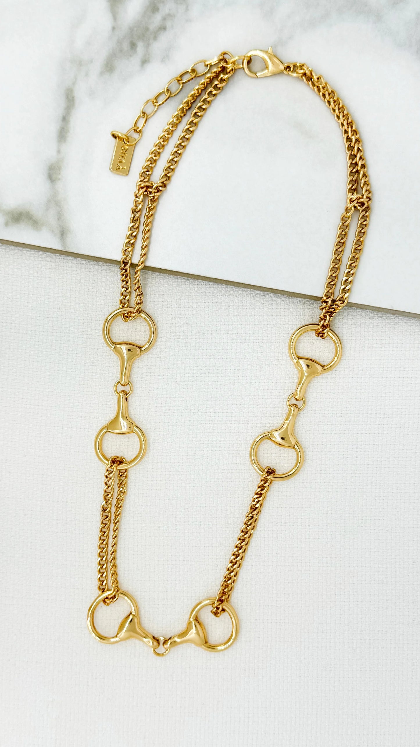 Envy Short Gold chain necklace with soft bit design
