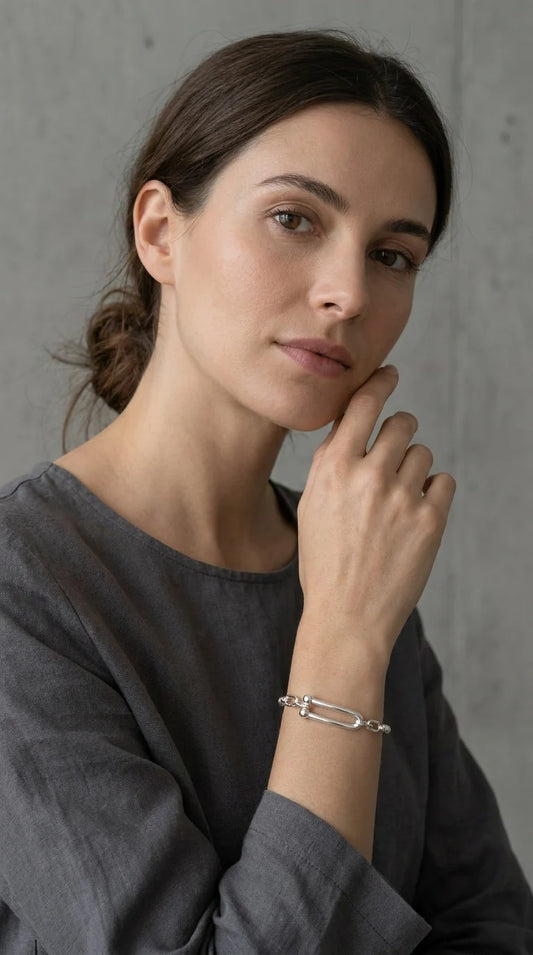 Envy Silver beaded elasticated bracelet with bar design