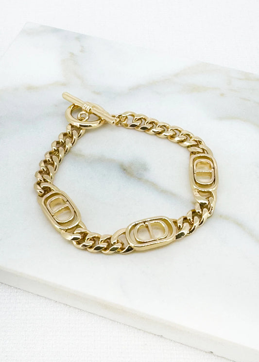 Envy Gold flat chain T-bar bracelet with link design