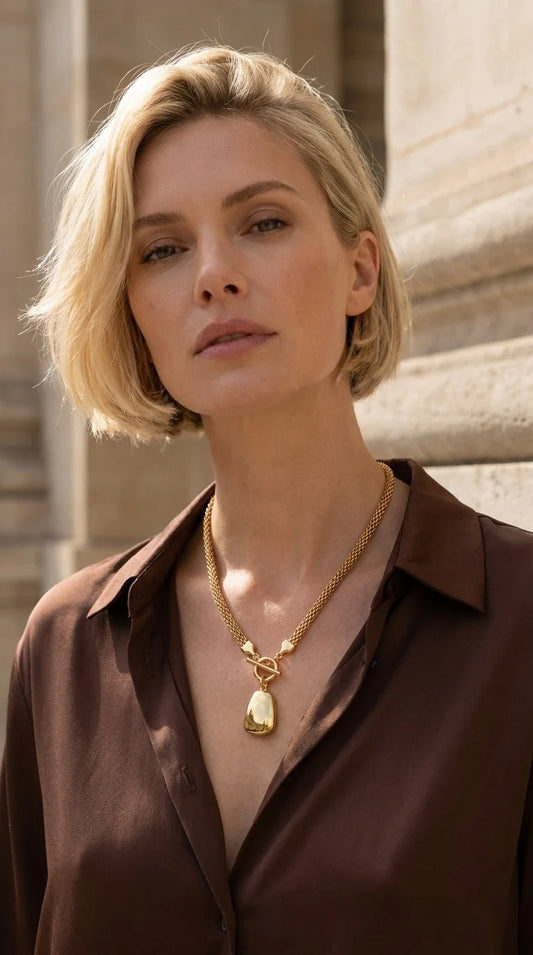 Envy Short gold mesh chain necklace with T-bar and gold pendant