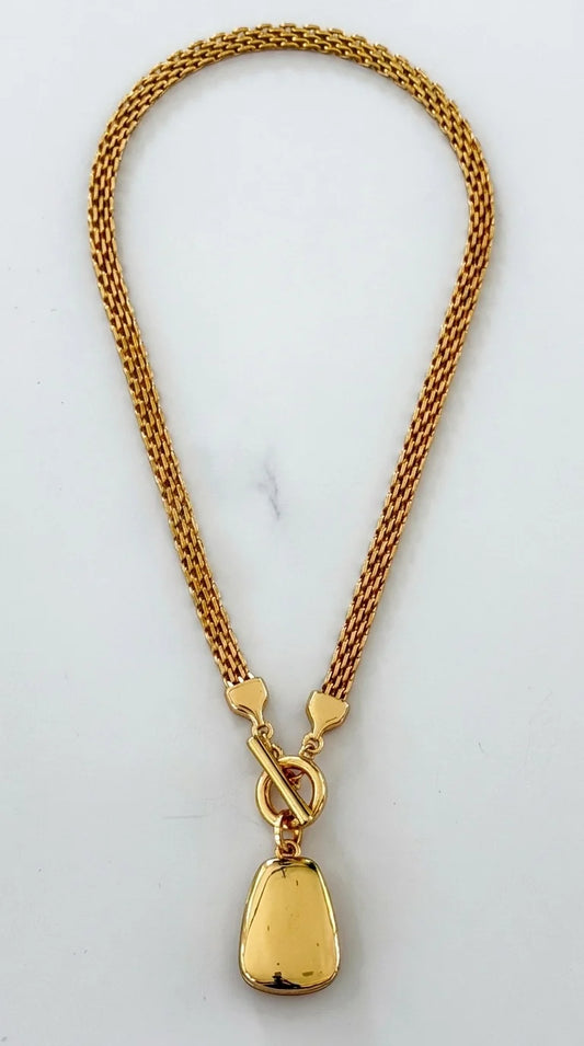 Envy Short gold mesh chain necklace with T-bar and gold pendant