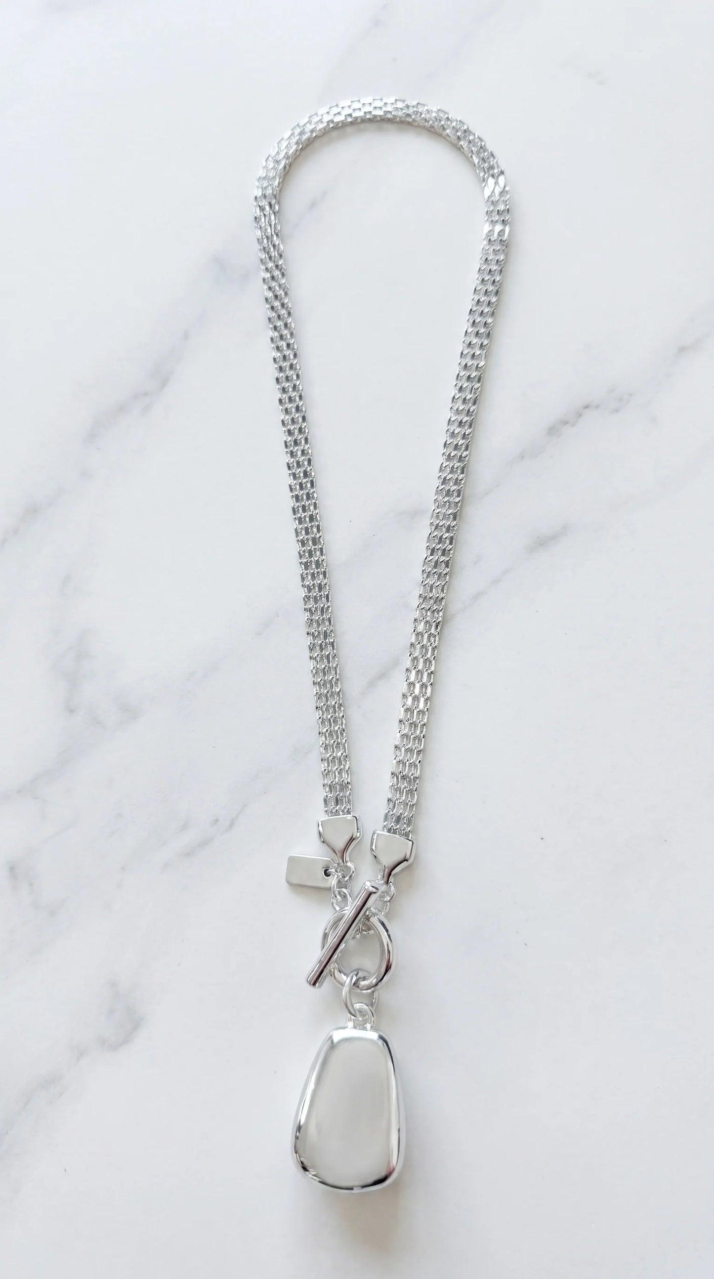 Envy Short Silver mesh chain necklace with T-bar and gold pendant
