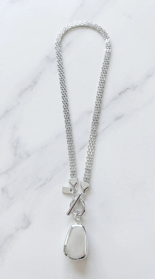 Envy Short Silver mesh chain necklace with T-bar and gold pendant