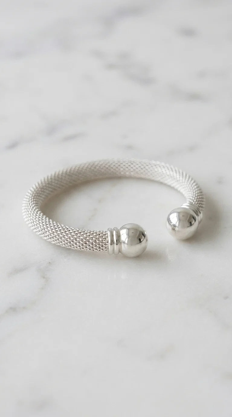 Envy Silver bangle with silver bar detail