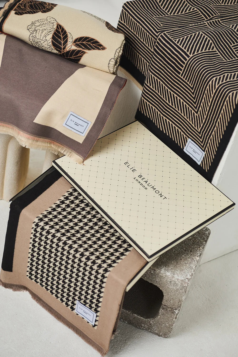 Eli Beaumont Winter Scarf Dogtooth Black