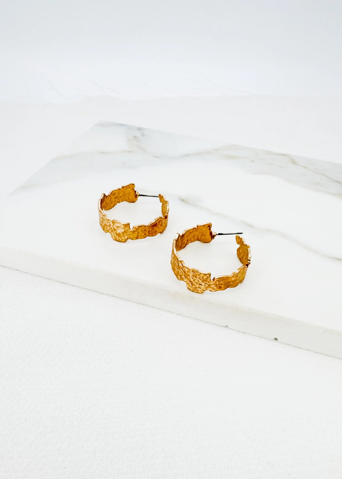 Envy Textured gold hoop earring