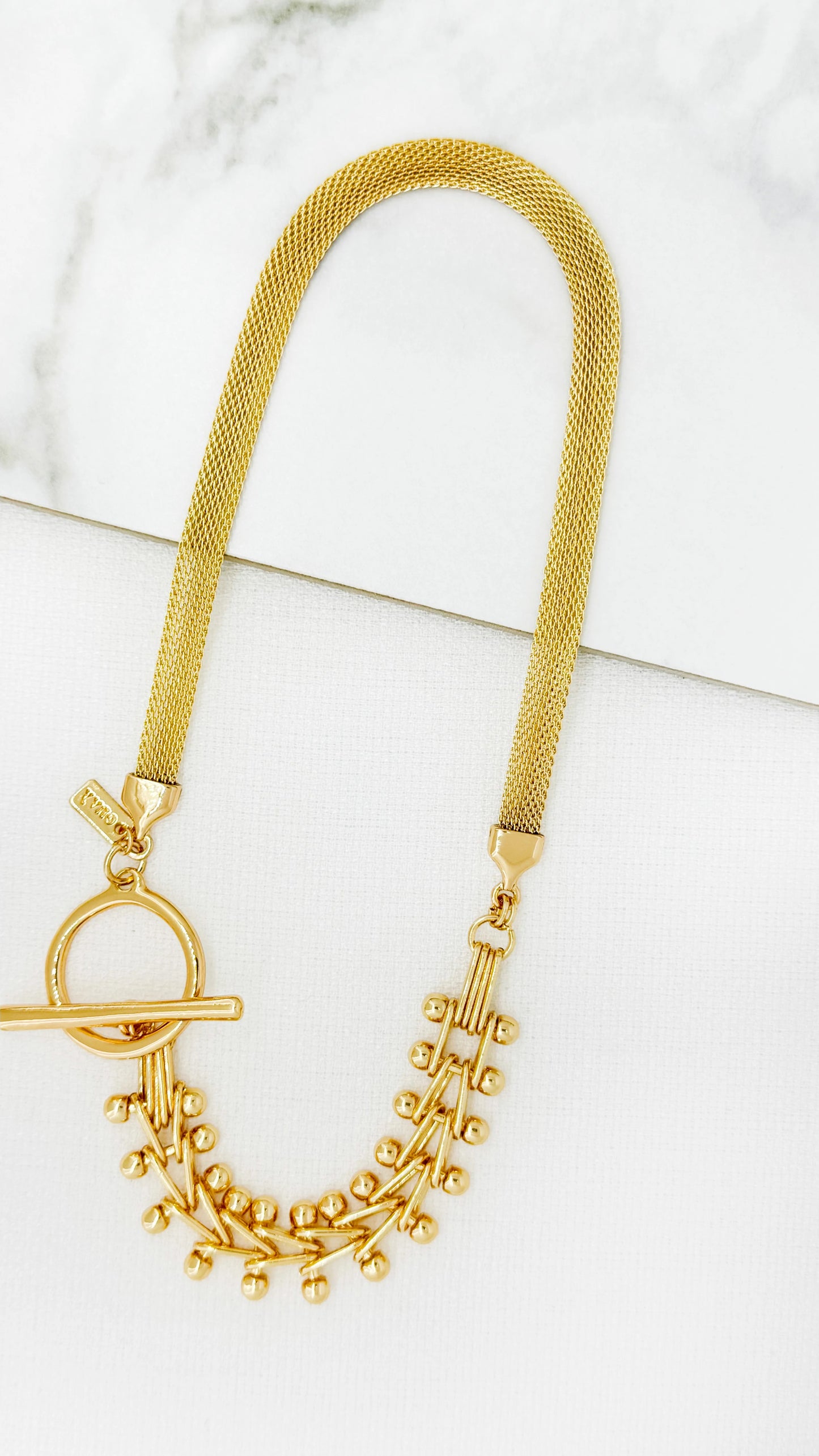Envy Short gold mesh chain and bar design necklace